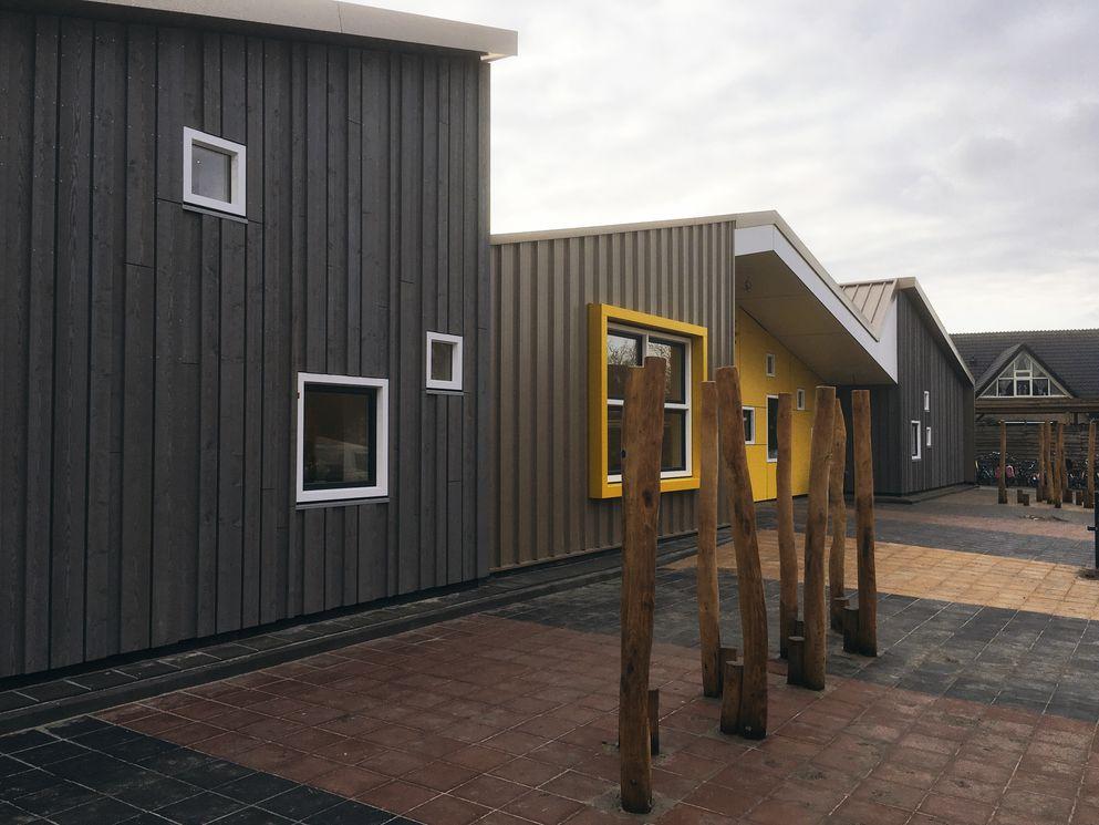 Opening van eerste aardbevingsveilige basisscholen in Bedum