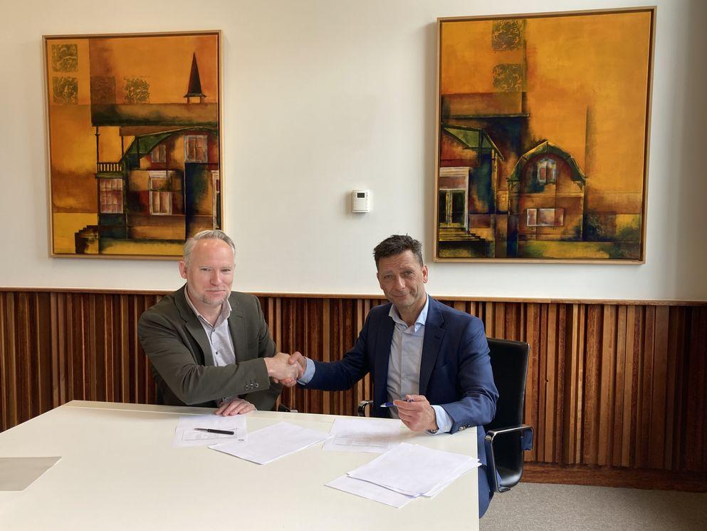 Martin Lekkerkerker, Manager Afdeling Vastgoed Gemeente Zeist, en Ed Blom, directeur BAM Bouw en Techniek – Gebouwservices Midden
